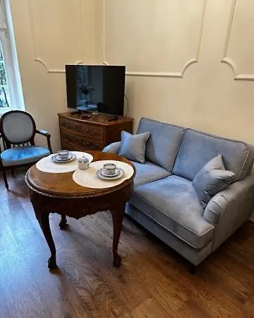 Antique Apartment *